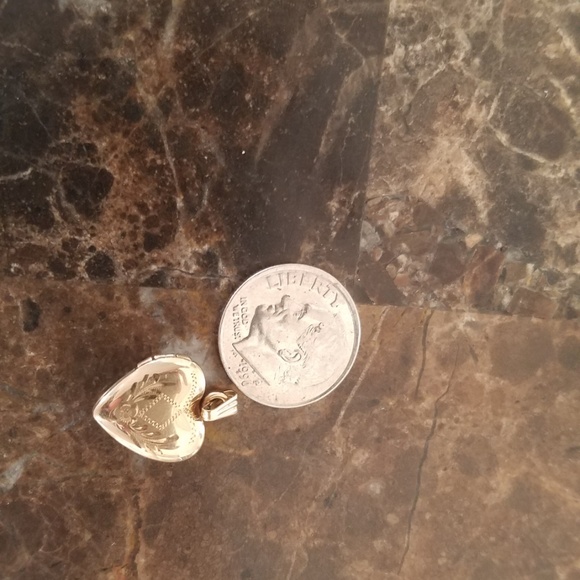 VINTAGE 10K GOLD HEART CHARM LOCKET - Picture 5 of 5